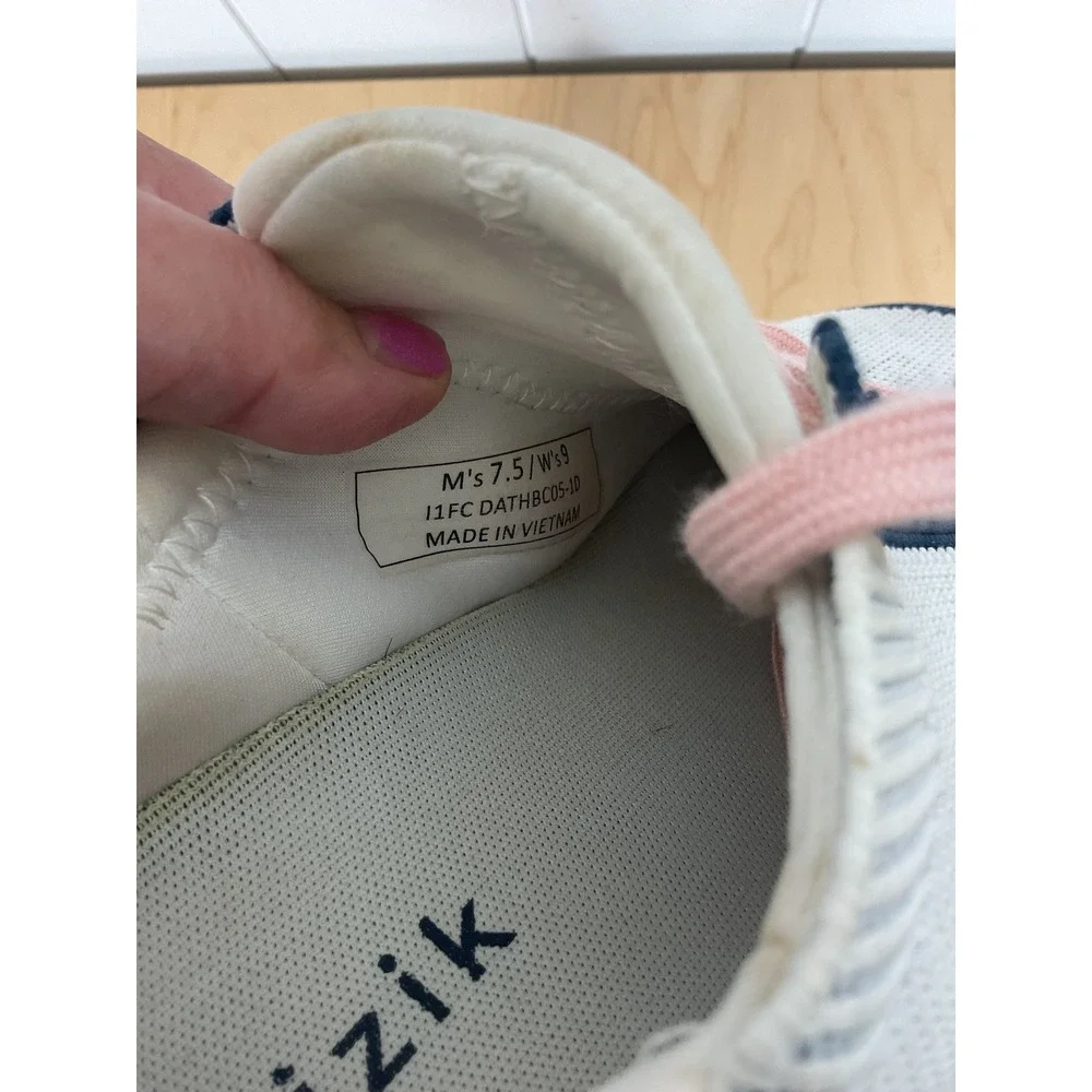 Kizik Ahtens Hands-Free Sneakers in Bahama Color 9‎ Womens